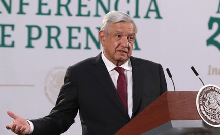 AMLO presume confiscaciones de dinero y armamento en aduanas