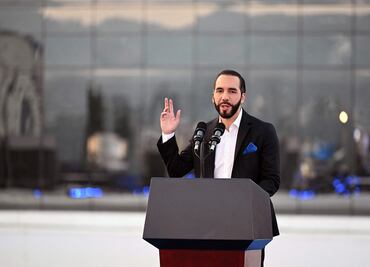 ¿Miedo? 6 de cada 10 personas en El Salvador temen criticar a Nayib Bukele; tienen pavor de terminar en la cárcel, revela encuesta