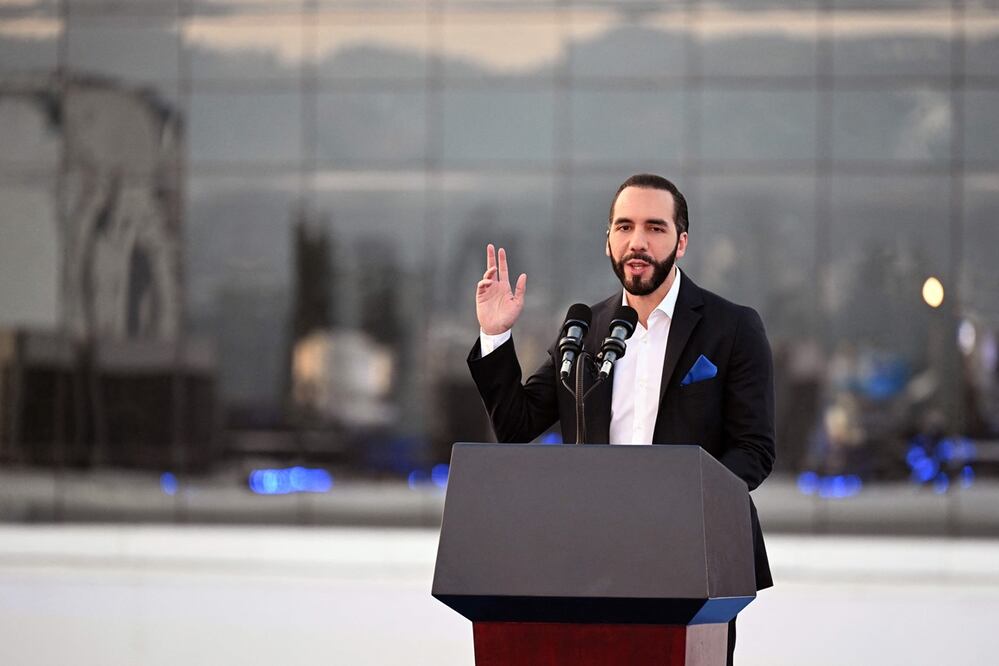 El presidente de El Salvador, Nayib Bukele, habla durante la inauguración de la sede de Google en San Salvador el 15 de abril de 2024. Foto: AFP
