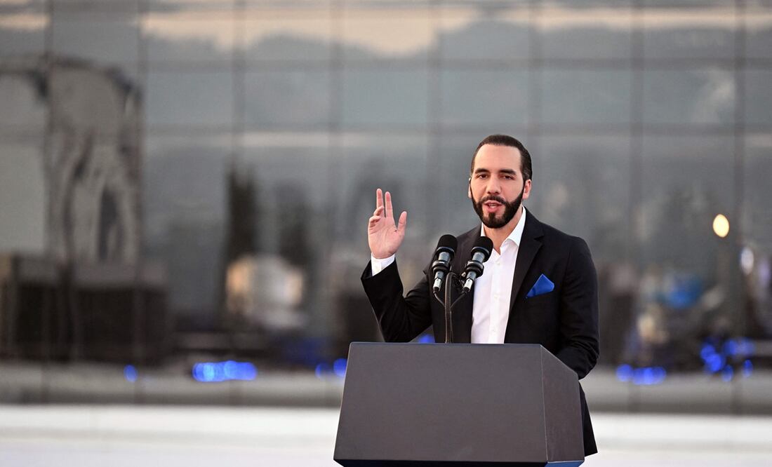 El presidente de El Salvador, Nayib Bukele, habla durante la inauguración de la sede de Google en San Salvador el 15 de abril de 2024. Foto: AFP