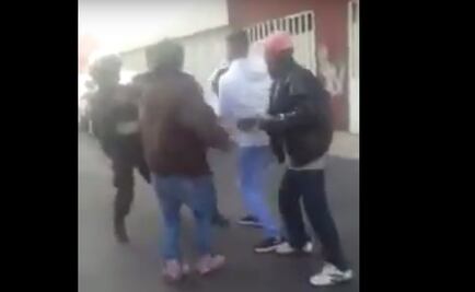 Policía hiere a embarazada y vecinos se le van encima