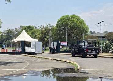 Tras retiro de concesión, policía capitalina mantiene presencia en inmediaciones del Parque Bicentenario; se encuentra cerrado al público