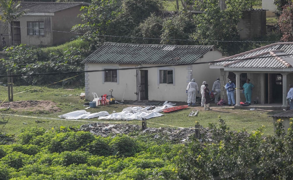 Diez personas, incluida la mujer embarazada, fallecieron en el lugar y una undécima fue declarada muerta en el hospital. Foto: AFP
