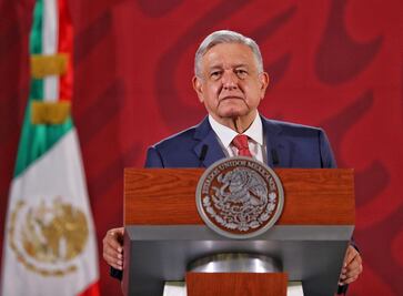 Llama AMLO a médicos y enfermeras de 60 años a volver ante emergencia
