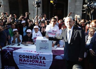 AMLO vota en consulta por nuevo aeropuerto