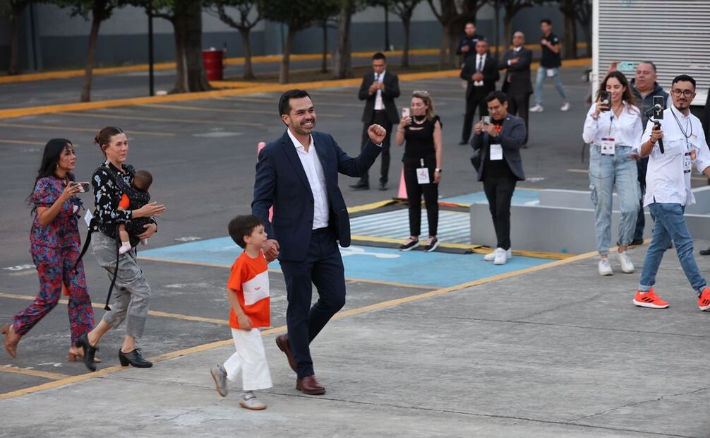 Jorge Álvarez Máynez arriba a instalaciones del INE para su primer debate presidencial / Foto: Diego Simón. EL UNIVERSAL
