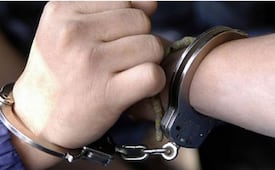 ¡Se truenan a "El Chicharro"! Es detenido durante cateo en Neza, se dedicaba a vender droga