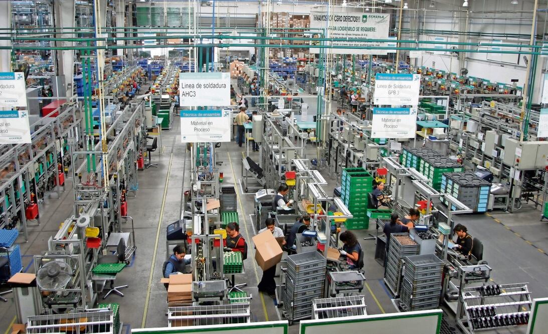 El decreto establece que podrán solicitar los estímulos los contribuyentes que fabriquen bienes y que los exporten en 10 ramas productivas. Foto: Archivo / El Universal