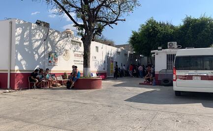 Migrantes centroamericanos se manifiestan en instalaciones del INM en Tuxtla Gutiérrez