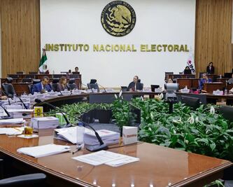 INE batea por segunda vez suspensión de mañaneras; ordena modificar una conferencia