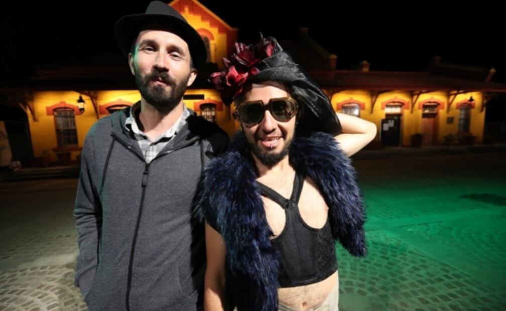 El artista teatral que prefirió dejar Francia para hablar de la desigualdad en México