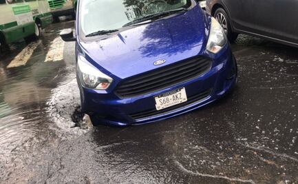 Se forma socavón a unos metros de la mega fuga de agua en Miramontes