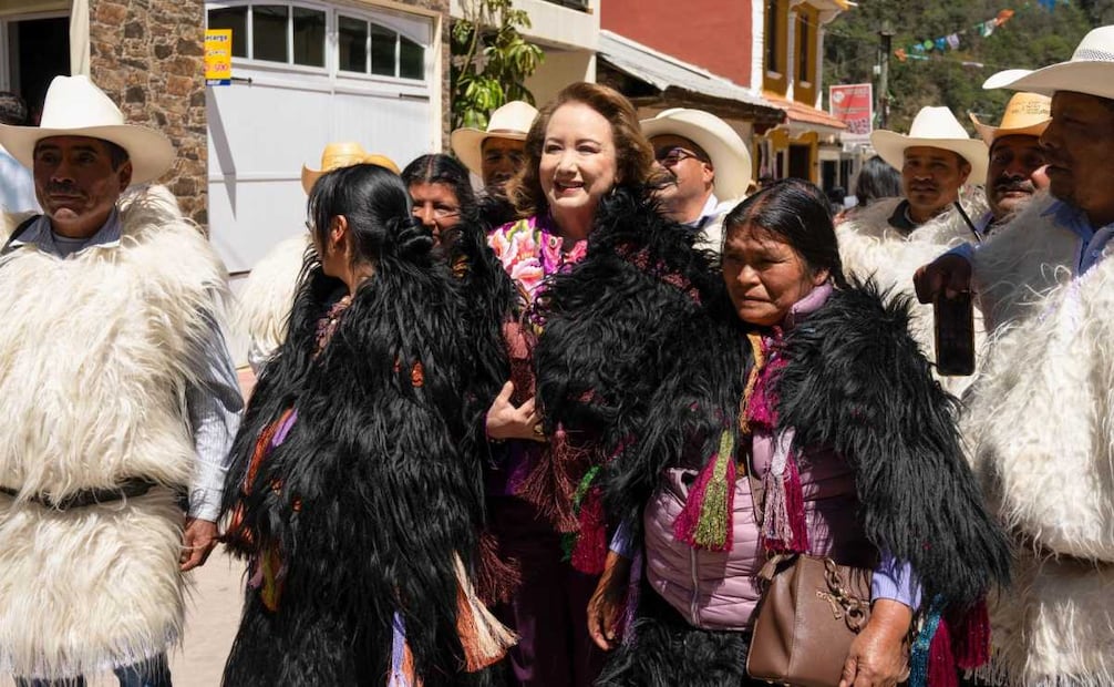 Los ministros de la Suprema Corte de Justicia de la Nación durante la primera sesión extraordinaria en territorio, en una plaza pública en Tenejapa, Chiapas, este jueves 26 de febrero de 2026. Foto: Isabel Mateos/ Cuartoscuro