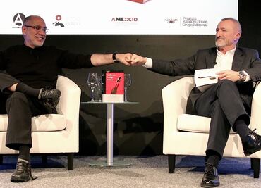 Pérez-Reverte y Guillermo Arriaga estrenarán serie radiofónica