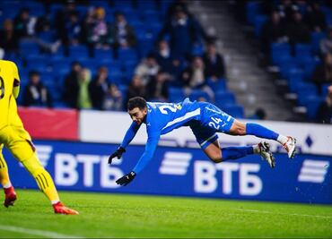 Luis Chávez vuelve a marcar un golazo en la liga de Rusia con el Dinamo de Moscú