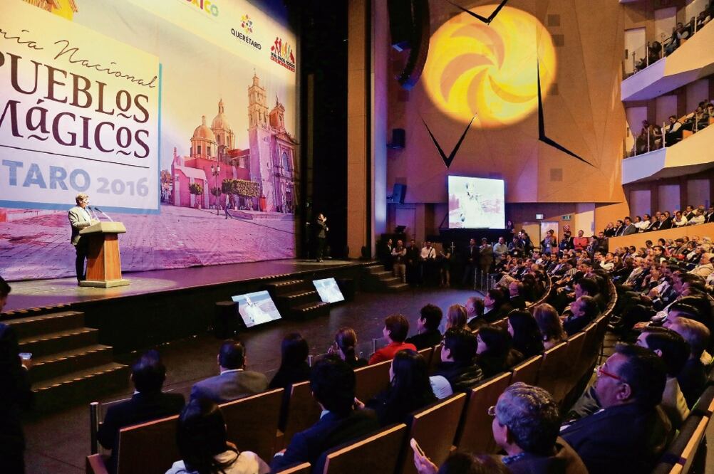 Enrique de la Madrid, titular de la Sectur, encabezó la inauguración de la tercera Feria Nacional de Pueblos Mágicos (CORTESÍA)