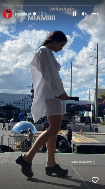 Rosalía marca tendencia con estos zapatos perfectos para el “entretiempo”