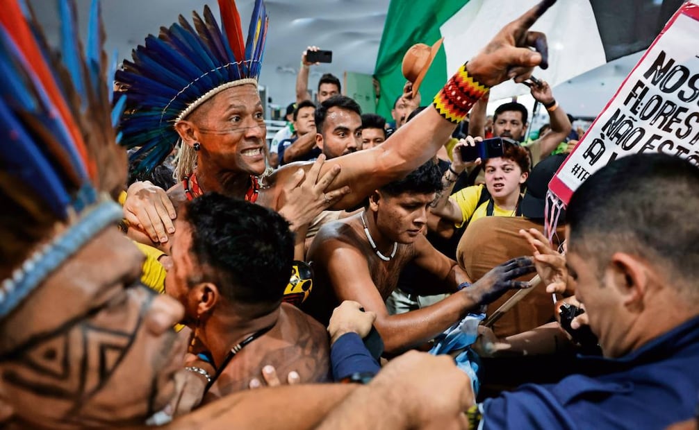 Manifestantes se enfrentaron contras las
fuerzas de seguridad en un intento de
invasión a la sede de la COP30, el 11
de noviembre pasado, en Belém. Foto: André Coelho / EFE