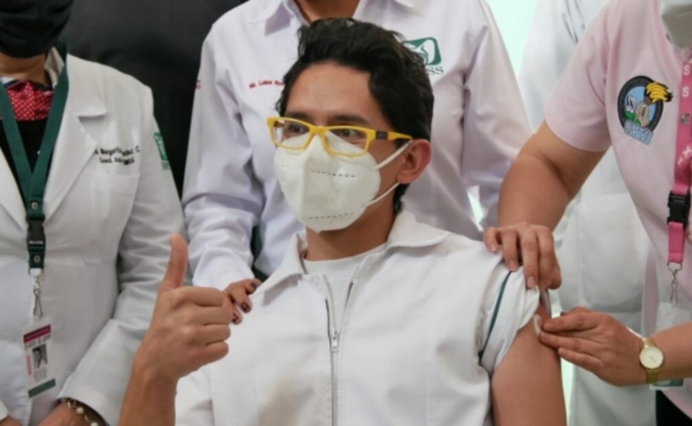 Enfermera del IMSS, la primera en Michoacán que recibe vacuna contra Covid