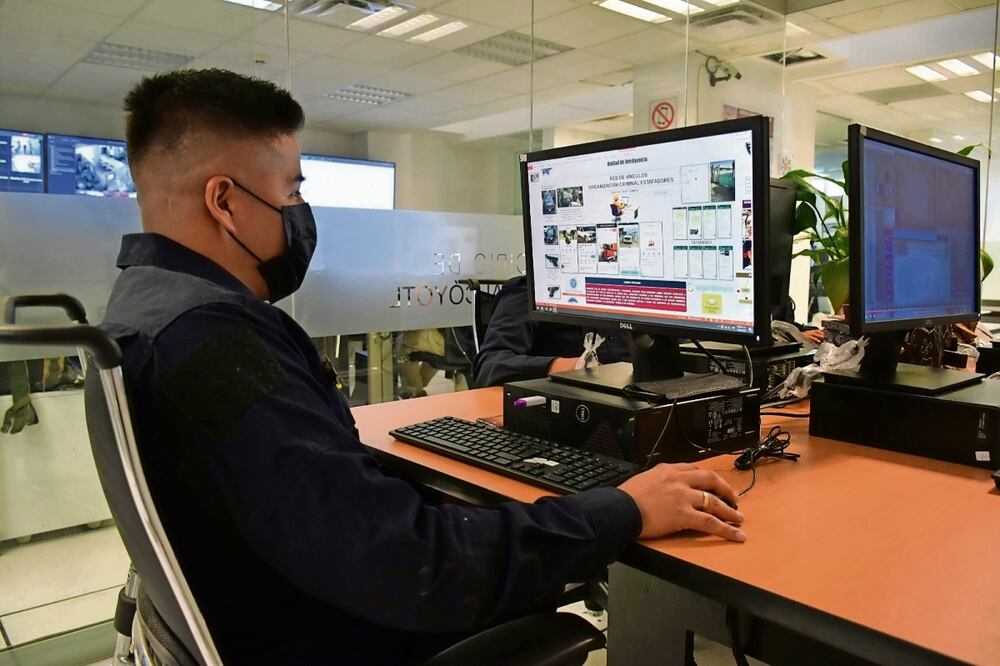 El edil de Neza recomienda no caer en fraudes por pérdida de perfiles en plataformas digitales. Foto: Especial