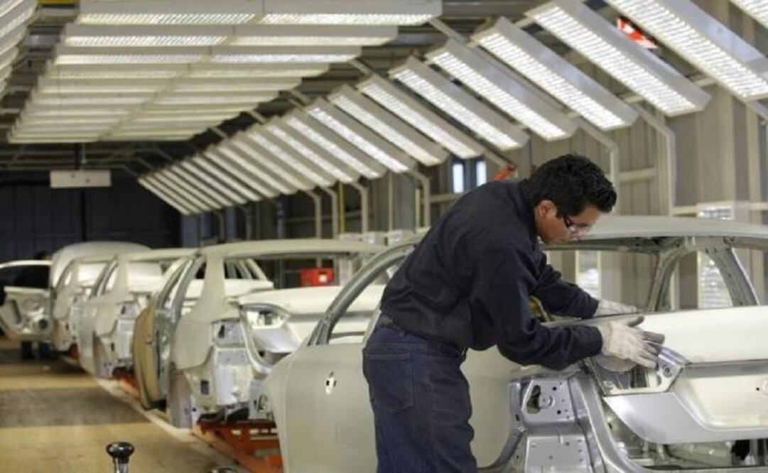 An employee works on the assembly line at the Volkswagen (VW) automobile manufacturing factory. (Photo: Reuters) 