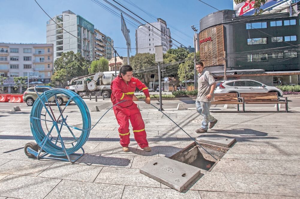 La red compartida utilizará la banda de 700 MHz y un par de hilos de fibra óptica de la red troncal para dar servicios de telefonía móvil 4G e internet (ARCHIVO EL UNIVERSAL)