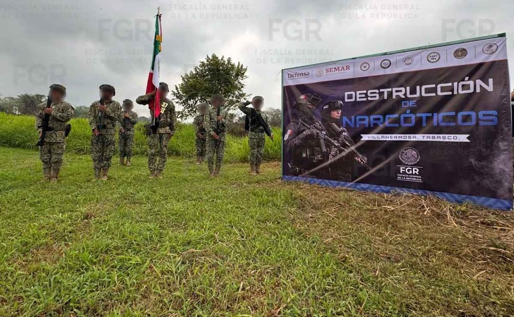 Fiscalía destruye casi una tonelada de narcóticos en Tabasco; incineran marihuana y metanfetamina.
Foto: Especial.