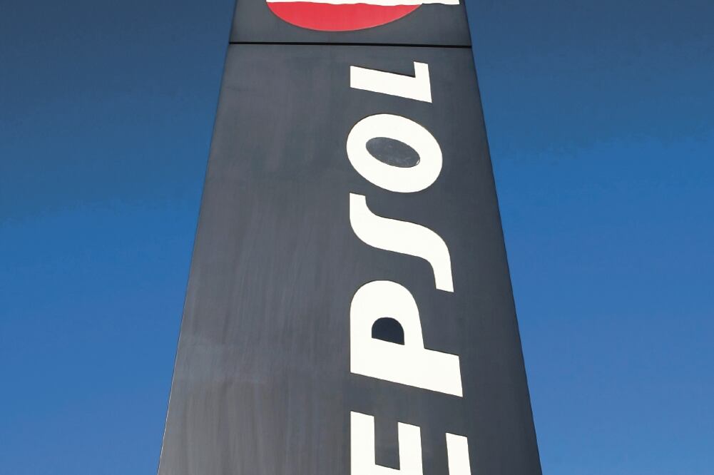 Repsol importará gasolina y va por socios 