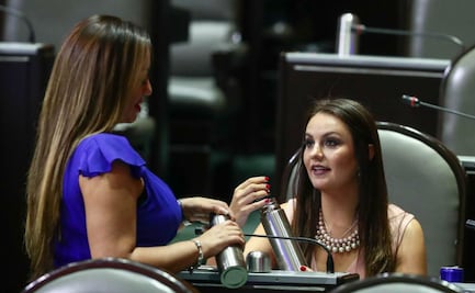 Cámara ya no dará botellas de agua a diputados; les regalan termos para obligarlos a usar bebederos