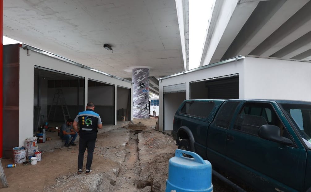 Pondrán en renta los locales que se construyen en los bajo puentes de Paseo Tollocan.
Foto: Alejandro Vargas/ EL UNIVERSAL