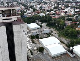 FOTOS: El antiguo Centro SCOP se encuentra en el abandono y sus grandes murales a la deriva