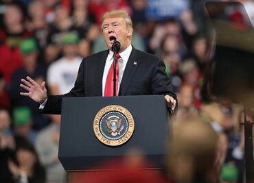 Príncipe saudí prometió investigar caso Khashoggi, revela Trump