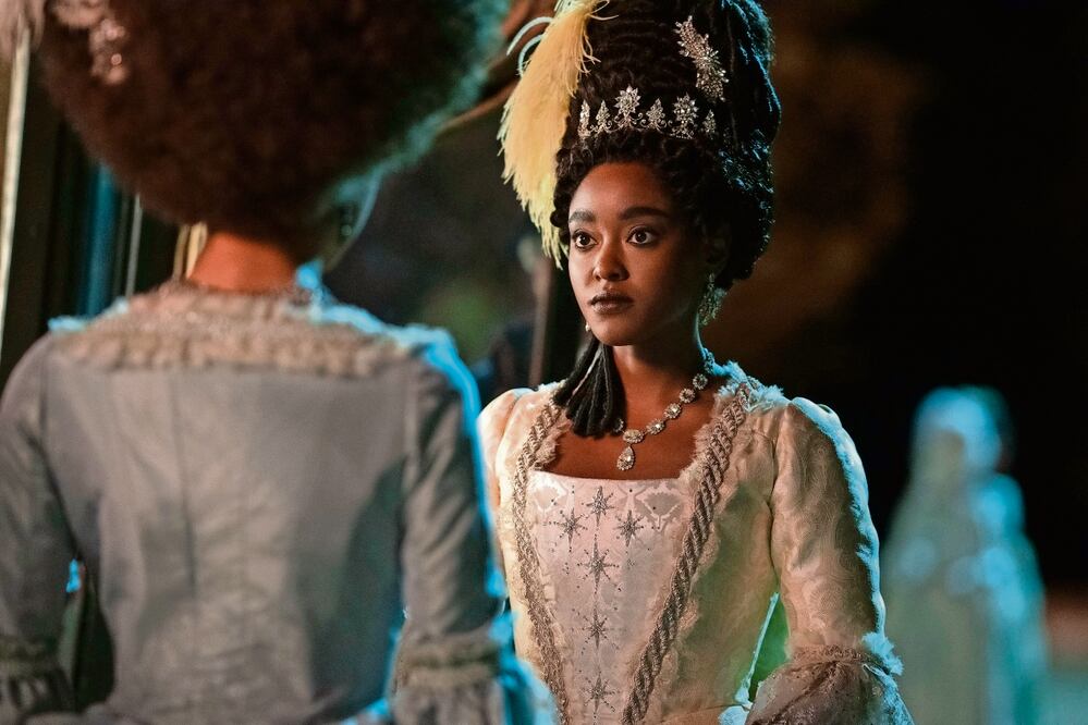 La actriz Arsema Thomas da vida a lady Danbury, la confidente de la reina Charlotte en lo que es el primer spinoff de Bridgerton. Foto: Netflix