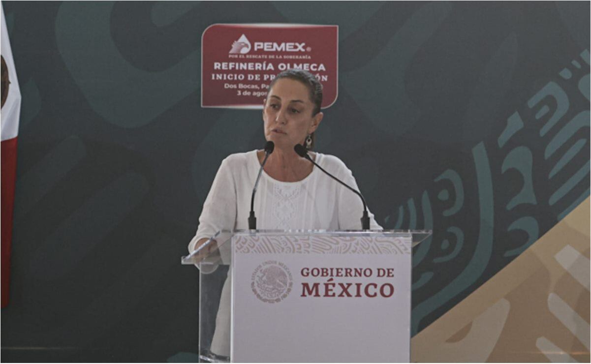 AMLO da banderazo a Dos Bocas; producción inicia con 50% de su capacidad. Foto: Gabriel Pano/EL UNIVERSAL