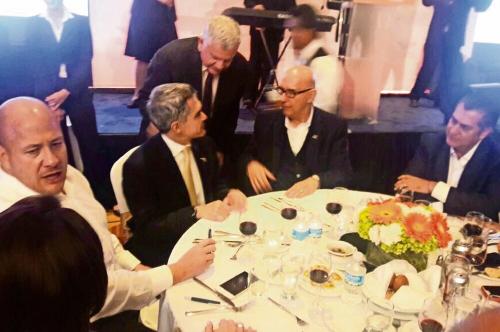 Enrique Alfaro, alcalde de Guadalajara; Miguel Ángel Mancera, jefe de Gobierno de la CDMX; Dante Delgado, presidente de MC, y Jaime Rodríguez, El Bronco, en la reunión de Movimiento Ciudadano (MOVIMIENTO CIUDADANO)