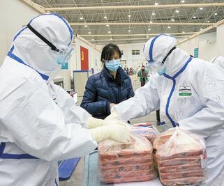 Decae optimismo en China ante más muertos y casos