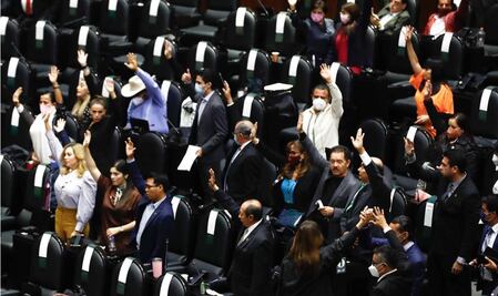 Diputados mantienen RFC obligatorio a jóvenes de 18; sólo quitan sanciones 
