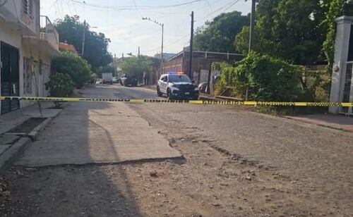 Enfrentamiento deja dos muertos y un lesionado en casa de seguridad en Tuxtla Gutiérrez; aseguran armas y equipo táctico