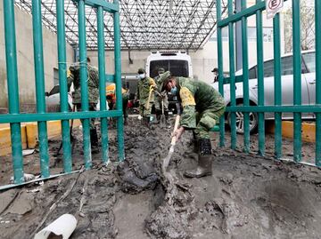 Comienza limpieza en el Hospital General del IMSS de Tula tras inundaciones
