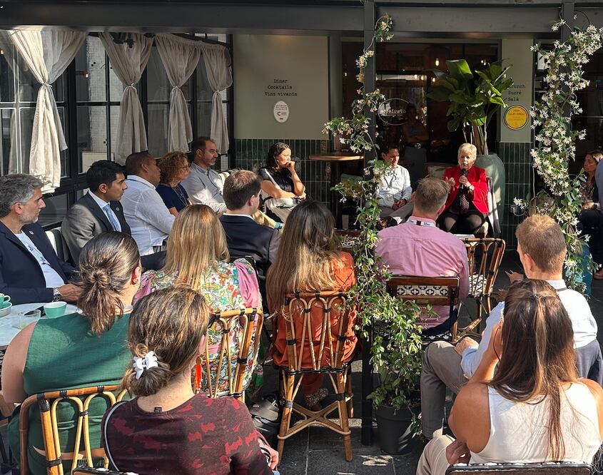 Durante la Conferencia de la ONU sobre los Océanos, la secretaria de Medio Ambiente y Recursos Naturales, doctora Alicia Bárcena, dijo con respecto a México que se vive una "transformación ecológica con rostro humano".