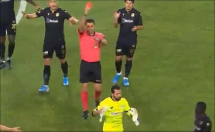Insólita expulsión de portero turco