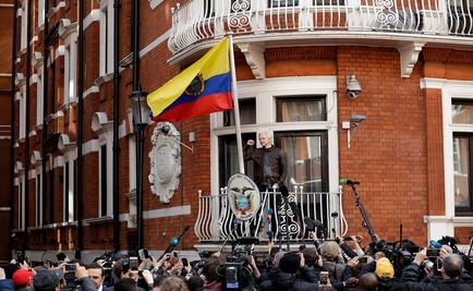 Presidente de Ecuador llama "hacker" a Assange