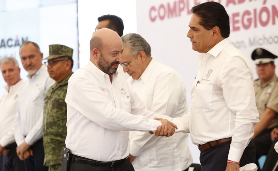 Renato Sales y el gobernador de Michoacán, Silvano Aureoles, inauguraron el nuevo complejo administrativo. /Especial