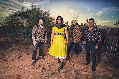 La apertura musical suena bien en La Santa Cecilia