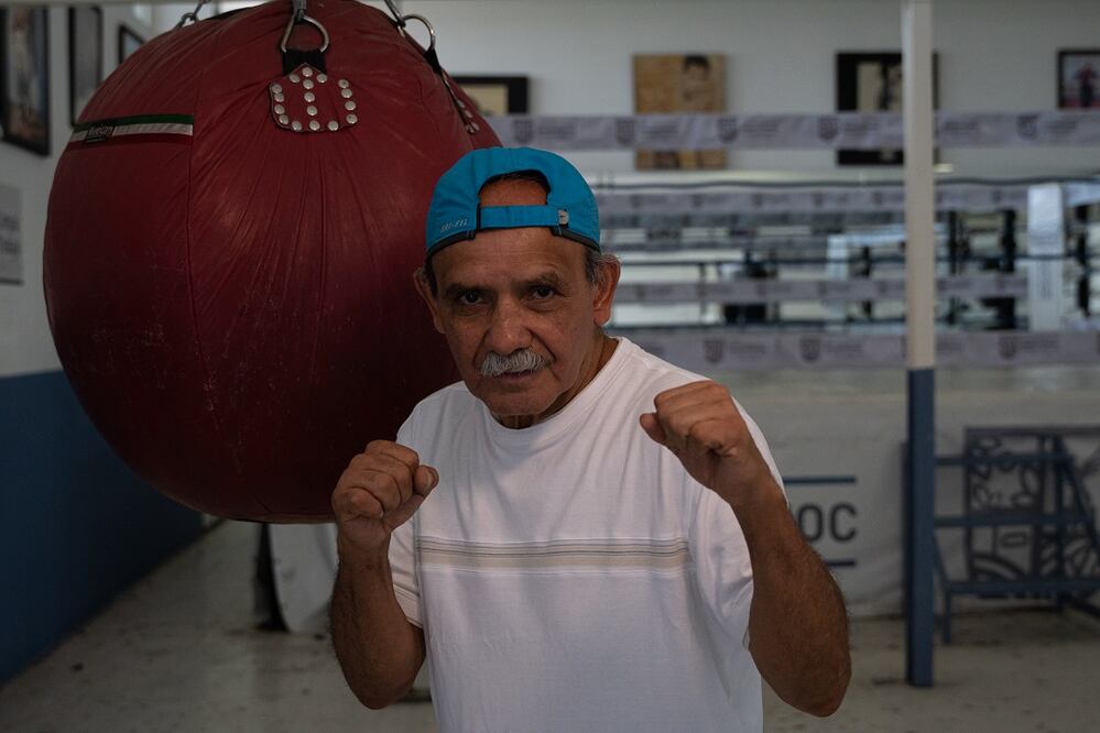 Diego Ávila fue boxeador profesional; ahora es entrenador en el deportivo Maracaná, en Tepito. Foto: Cortesía Aurea del Rosario /AP
