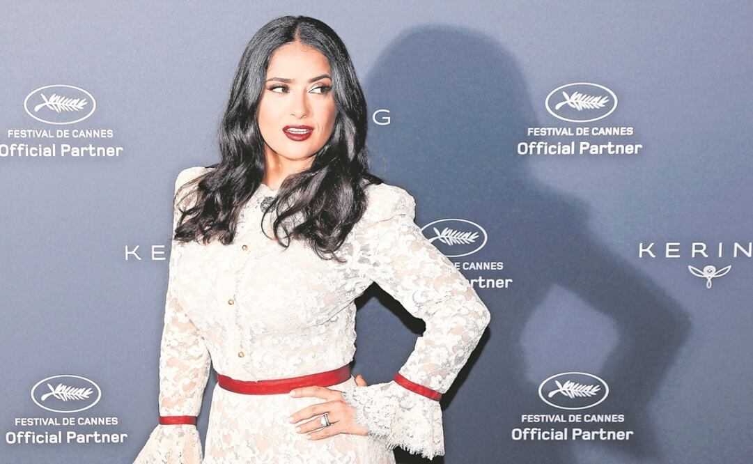 A Salma Hayek su traje de baño le hizo una travesura. Foto: Archivo