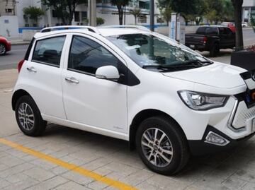 Abren aula especializada en reparación y servicio de autos eléctricos; formarán técnicos expertos en el sector