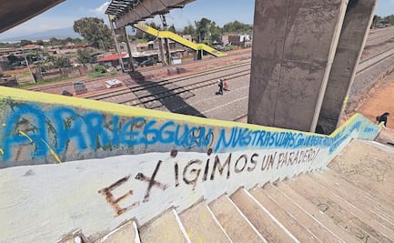 Habitantes impiden tirar puente por obras de tren