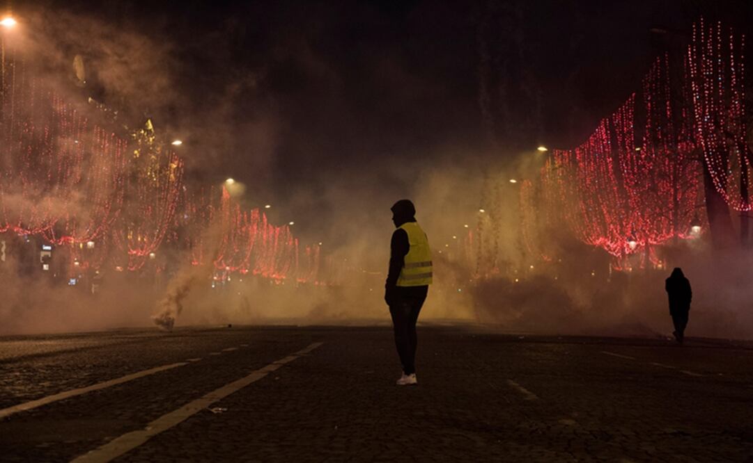 Los vándalos llegaron por la tarde después del comienzo de las manifestaciones de los "chalecos amarillos"; se sumaron poco a poco al movimiento. Foto: EFE