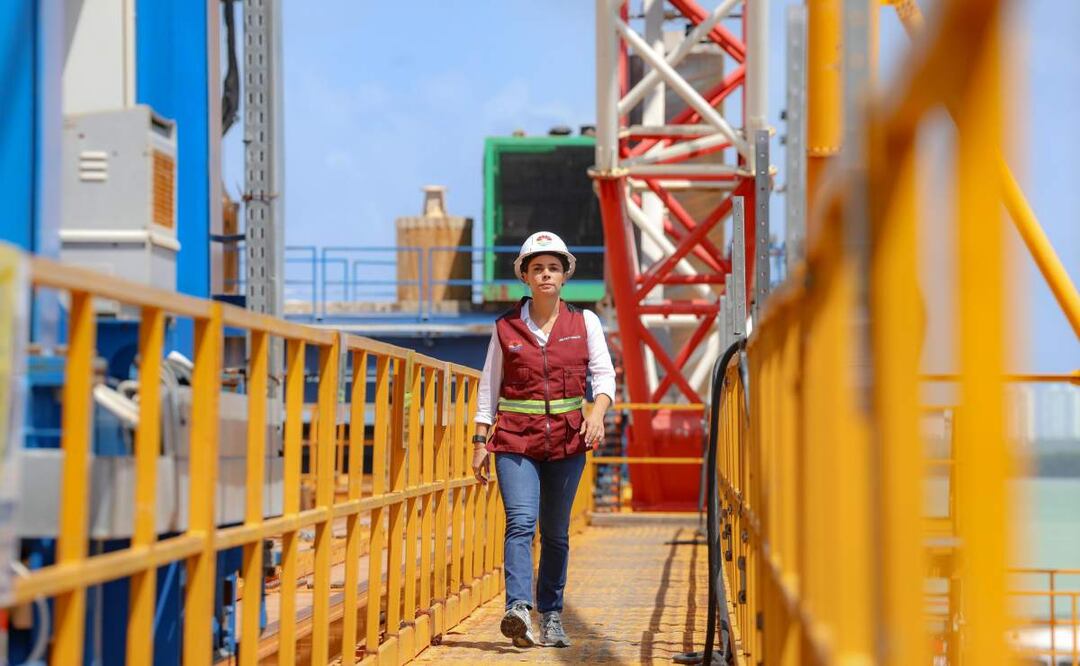 Presidenta Municipal de Cancún, Quintana Roo, Ana Paty Peralta durante recorrido de obras del Puente Vehicular Nichupté (09/04/2025). Foto: Especial